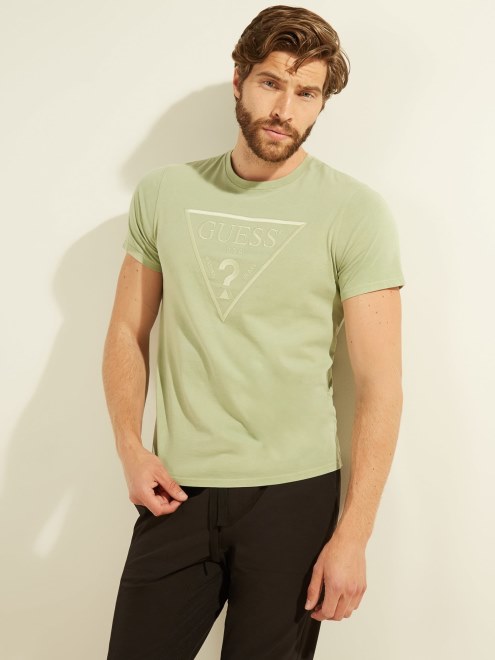 Camiseta Con Triangulo Y Logo Verde De Guess