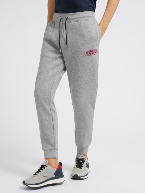 Joggers Grises Con Parche Del Logo De Guess