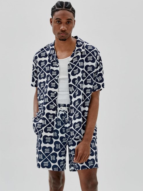 Adivinar Camisa Azul Con Estampado Completo