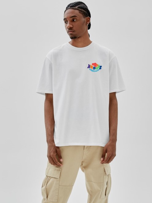 Camiseta Blanca Con Estampado En La Espalda