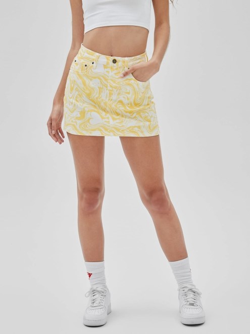 Falda De Mezclilla Amarilla Con Estampado Completo Guess