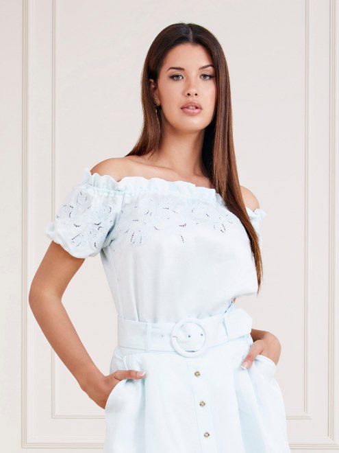 Guess Top Marciano Azul Claro Con Hombros Descubiertos