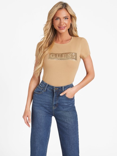 Camiseta Guess De Acero Con Lentejuelas Y Pedrería En Topo Tostado