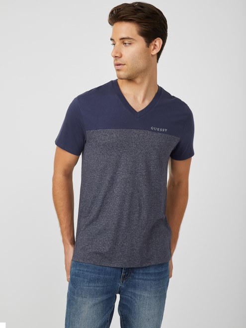 Guess Indigo Jeans Camiseta Con Cuello En V Y Diseño Color Block De Ganton